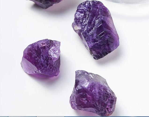 晶莹剔透的艺术 水晶工艺品的历史与魅力
